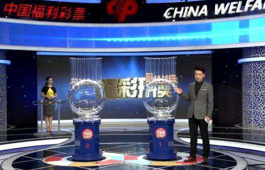 于是，他压住内心的喜悦，无比感慨的说道：原来你是连城的儿子。